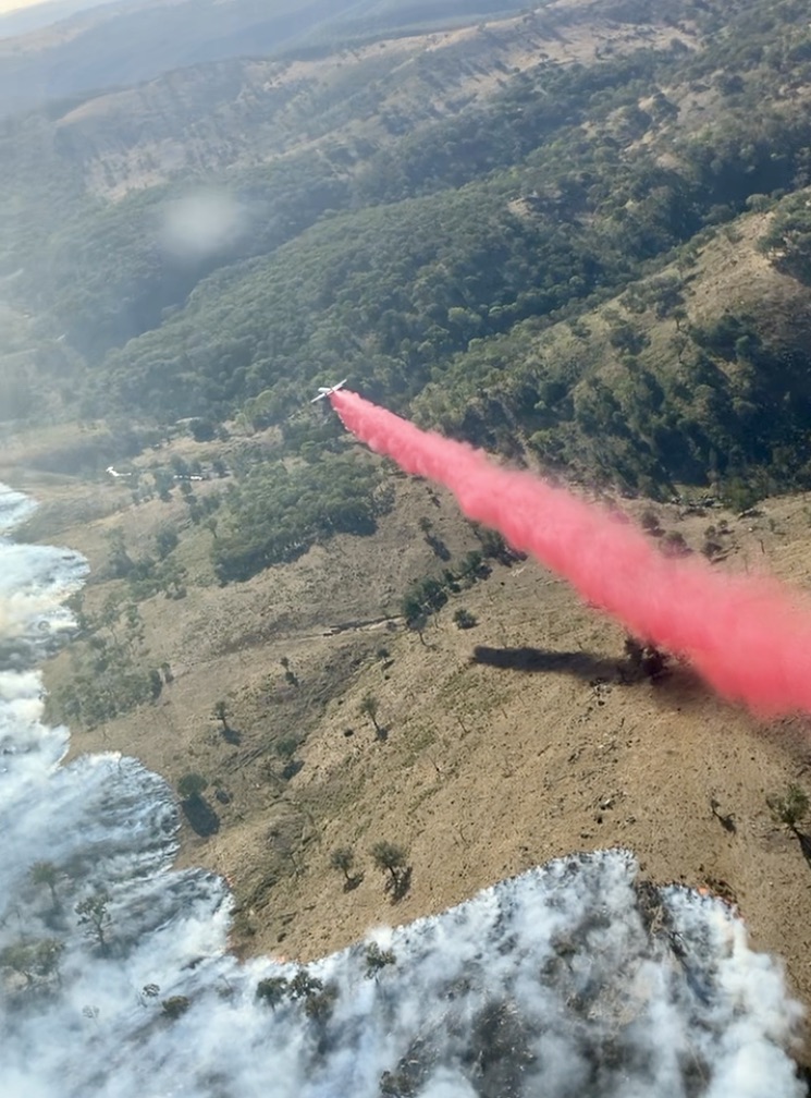 nsw rfs air tanker dropping retardant