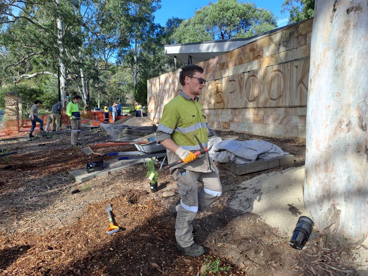 The Horticultural and Healthy Waterways team help transform the front of Glenbrook Visitor’s Information Centre